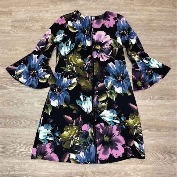 Gabby Skye Floral Printed Bellsleeve Shift Dress - Picture 1 of 7